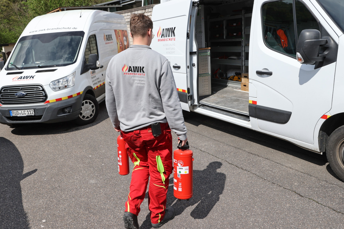Feuerlöschtraining für Gewerbe, öffentliche Einrichtungen und Privat Feuerlöschtraining für Gewerbe, öffentliche Einrichtungen und Privat